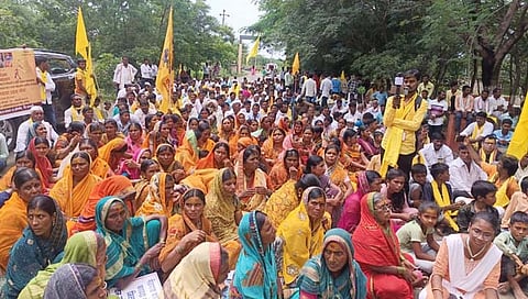 परभणी: सोनपेठ येथे धनगर समाजाचा तहसील कार्यालयावर धडक मोर्चा