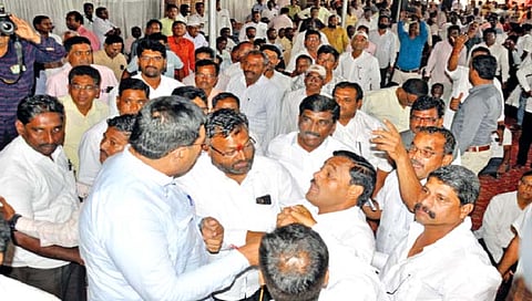 शिक्षक बँक; सत्ताधारी-विरोधकांत खडाजंगी