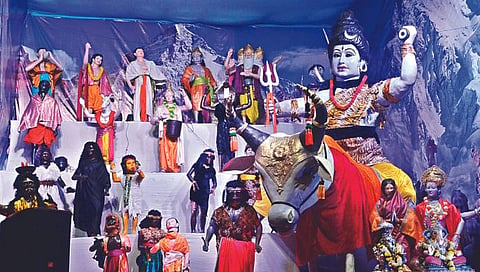 नाशिकमध्ये गणेशोत्सवाचा उत्साह; धार्मिक, वैज्ञानिक देखाव्यांचे आकर्षण