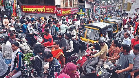 नाशिक : वरुणराजाच्या आगमनाने गणेशभक्तांचा आनंद द्विगुणित