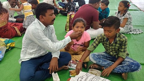 नागपूर : बंदिवानांच्या आप्तांशी गळाभेटीने कारागृहाच्या भिंतींना मायेचा पाझर