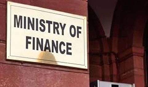 घटलेला मान्सून आणि कच्च्या तेलाच्या दरवाढीमुळे अर्थव्यवस्थेपुढे चिंता : अर्थ मंत्रालय