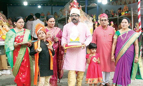 पिंपरीत गणपतीचा जयजयकार; गणरायाच्या स्वागतासाठी उद्योगनगरी सजली