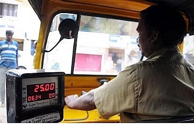 मीटरनुसार भाडे परवडत नाही, बसा अन्यथा…
