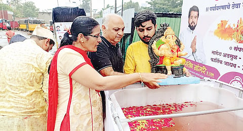 Ganeshotsav 2023 ; ‘गणपती गेले गावाला, चैन पडेना आम्हाला…’7 दिवसांच्या बाप्पाला भावपूर्ण निरोप