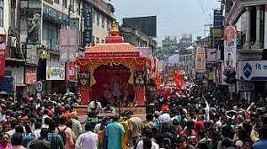Pune Ganesh visarjan : विसर्जन मार्गात बाप्पा खोळंबले ! नियोजनाचे गणित चुकले ; मिरवणुका लांबल्या