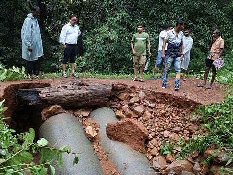 मडगाव : मुसळधार पावसाने काजूकोट्टो गावाला जोडणारा पूल गेला वाहून
