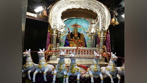 तुळजापूर: श्री तुळजाभवानीदेवी चौथ्या माळेला रथअलंकार महापूजेतून अवतरली