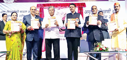 Devendra Fadnavis : सहकारी बँकांचे मोठे योगदान : देवेंद्र फडणवीस