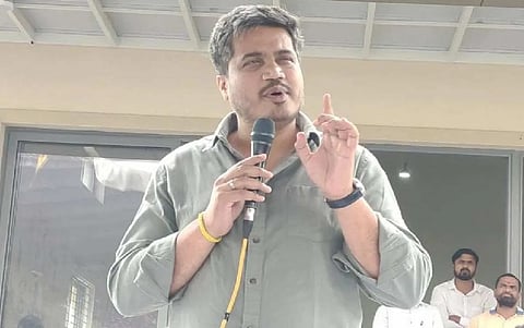 Rohit Pawar : रोहित पवार विद्यापीठात फिरकलेच नाहीत