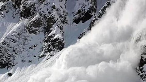 लडाख : कुन पर्वतावर हिमस्खलनात भारतीय लष्कराची तुकडी अडकली; एक जवान शहीद, तीन बेपत्ता