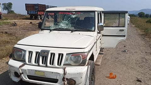बीड : मराठा आंदोलकांनी उपळी येथे तहसीलदारांची गाडी फोडली