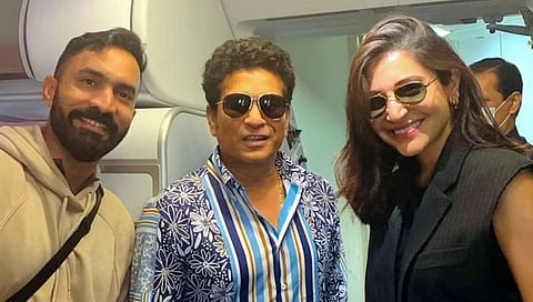 IND vs PAK : विराटला सपोर्ट करण्यासाठी अनुष्का शर्मा अहमदाबादमध्ये दाखल, सचिन तेंडुलकर-दिनेश कार्तिकसोबत फोटोसेशन