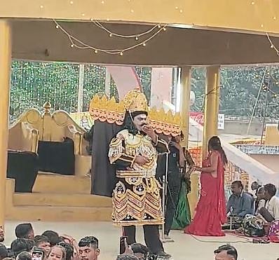 तलफ अशी की..! ऐन रामलीलेत स्टेजवरच रावणाने खाल्ला गुटखा