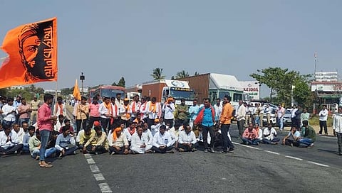 सोलापूर-धुळे महामार्गावर रास्तारोको