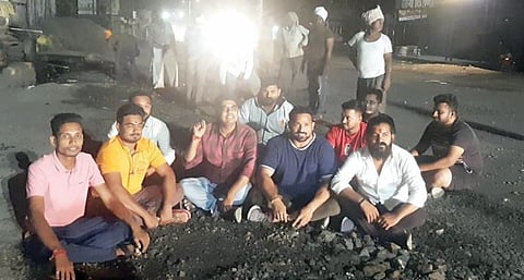 Nagar News : शिवसैनिकांनी रस्त्याचे काम पाडले बंद