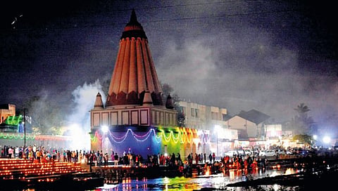 वाईचा महागणपती घाट दीपोत्सवाने उजळला