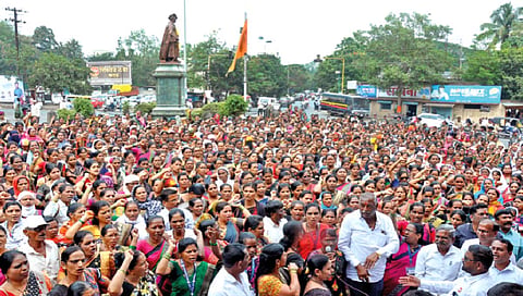 मराठा आरक्षण : धरणे आंदोलनास आशा वर्कर्सचा पाठिंबा