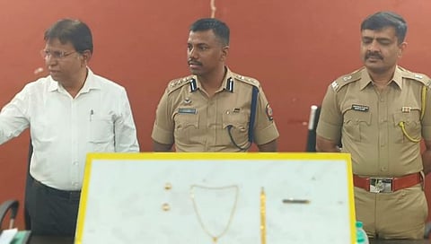 जळगाव : मोटर सायकल चोरांना आळा घालण्यात पोलीस अपयशी ठरल्याने एसपींची नाराजी