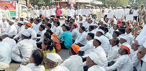 Pune : चाकण-शिक्रापूर रस्त्यावर ‘रास्ता रोको’