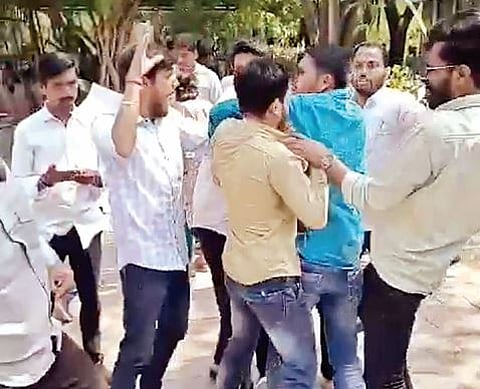 Pune University : पुणे विद्यापीठात विद्यार्थी भिडले! सभासद नोंदणीवरून अभाविप-एसएफआय आमने-सामने