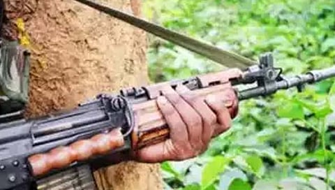 Chhattisgarh News: छत्तीसगडमध्ये सुरक्षारक्षक नक्षलवाद्यांमध्ये चकमक, पोलीस उपनिरीक्षक ठार