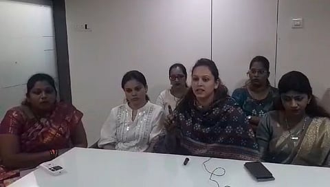 Raigad News : महाडचे डीवायएसपी शंकर काळे यांची बदली करा : स्नेहल जगताप- कामत