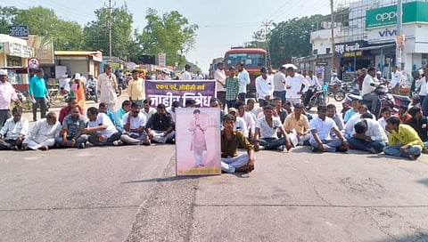 जत : आमदार पडळकरांवरील हल्ल्याचा ओबीसी समाजाकडून निषेध; विजापूर-गुहागर महामार्गावर रास्ता रोको आंदोलन