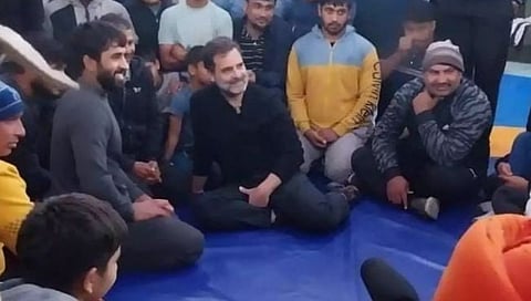 Rahul Meets Wrestlers : राहुल गांधी थेट कुस्तीच्या आखाड्यात; पैलवानांकडून शिकले डावपेच