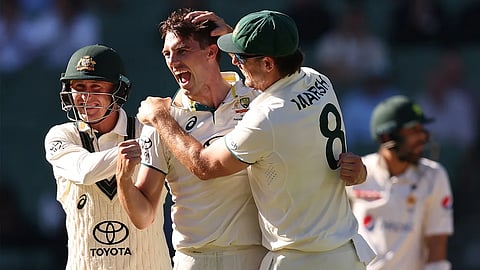 AUS vs PAK Test : कमिन्स-स्टार्कच्या मा-यापुढे पाकिस्तानची शरणागती, कांगारूंचा मेलबर्न कसोटीत मोठा विजय