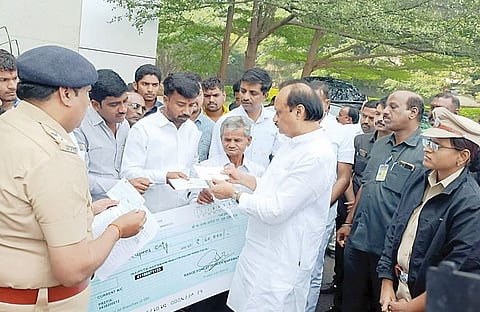 बारामतीतील दहा शेतकर्यांना वन विभागाकडून भरपाई