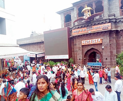 Pimpri News : दिशादर्शक बोर्ड अभावी वारकर्यांची होतेय फसगत