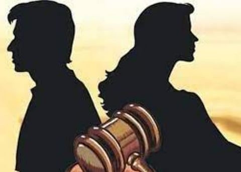 अजब पोपटाची गजब कहाणी: ’मिठू-मिठू’ दे अन् घटस्फोट घे