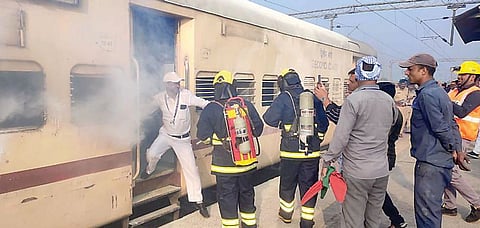 रेल्वेच्या डब्याला आग; प्रवाशांच्या सुरक्षेसाठी मॉकड्रील
