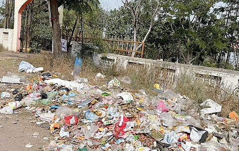 जेजुरी पालिकेचे स्वच्छतेकडे दुर्लक्ष