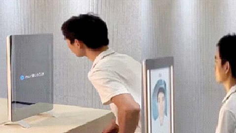 MagicMirror : भविष्य सांगणारा आरसा! चेहरा दाखवताच देताे आरोग्याची माहिती; करताे सावध