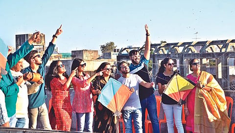 नाशिककरांनी लुटला तीळगुळासह पतंगोत्सवाचा आनंद(छाया: हेमंत घोरपडे)