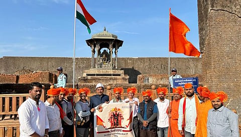 Raigad : किल्ले रायगडसह ९ किल्ल्यांवर राष्ट्रध्वजासह भगवा फडकविला