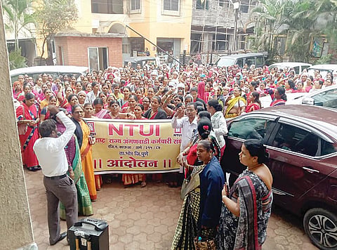 अंगणवाडी सेविकांचे जेल भरो आंदोलन