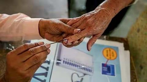 Lok Sabha Election 2024 : अंतिम आकडेवारीत मतदान 6 % वाढले; राजकीय पक्षांकडून काळेबेरे झाल्याची भीती