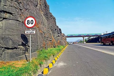 Maratha Morcha Update : पुणे-मुंबई द्रुतगती मार्गावर कोंडी नाही ; मोर्चेकरी शिस्तबध्द