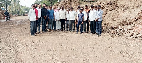 Pune : शिर्सूफळला रस्त्याचे काम अडवले