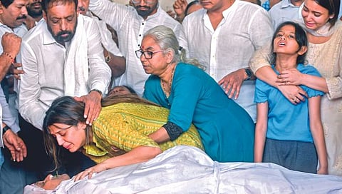 अभिषेक घोसाळकर यांच्यावर अंत्यसंस्कार