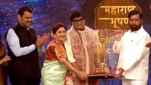Ashok Saraf : हरहुन्नरी अभिनेते अशोक सराफ यांना महाराष्ट्र भूषण पुरस्कार प्रदान