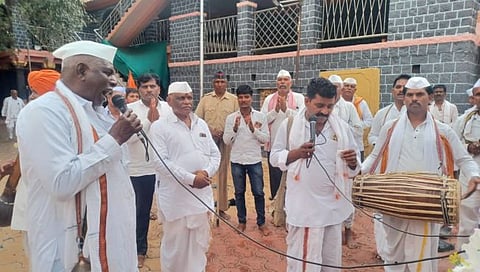 नारायणगडाची भगवी पताका निघाली दक्षिण काशीला; ‘भानुदास एकनाथा’चा जयघोष करत दिंडीचे पैठणकडे प्रस्थान