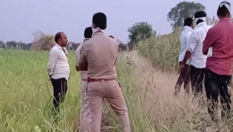 परभणी: आहेरवाडी शिवारात आढळलेल्या मृतदेहाची ओळख पटेना, पोलिसांकडून पत्रक जारी