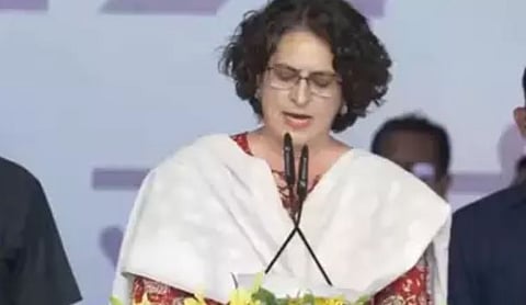 काँग्रेस नेत्या प्रियंका गांधी यांनी 'इंडिया' आघाडीच्या वतीने विरोधी पक्षांच्या पाच मागण्या जाहीर केल्या.