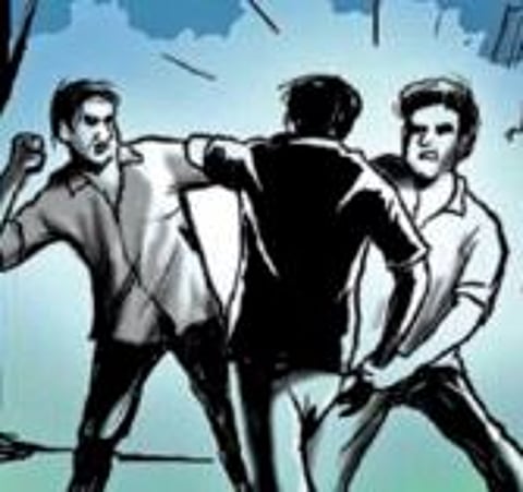 धक्कादायक ! चाकूने तरुणाच्या गळ्यावर सपासप वार..