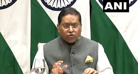 माध्यमांशी संवाद साधताना परराष्ट्र मंत्रालयाचे प्रवक्ते रणधीर जैस्वाल.