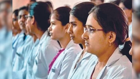 वैद्यकीय शिक्षणाचे टेन्शन; 1200 जणांचा अभ्यासक्रमाला रामराम